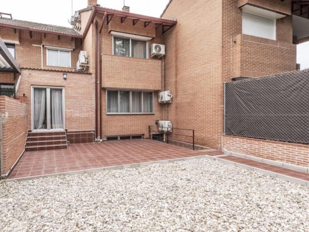 Chalet Alameda De Osuna Hotel Madrid Exterior photo