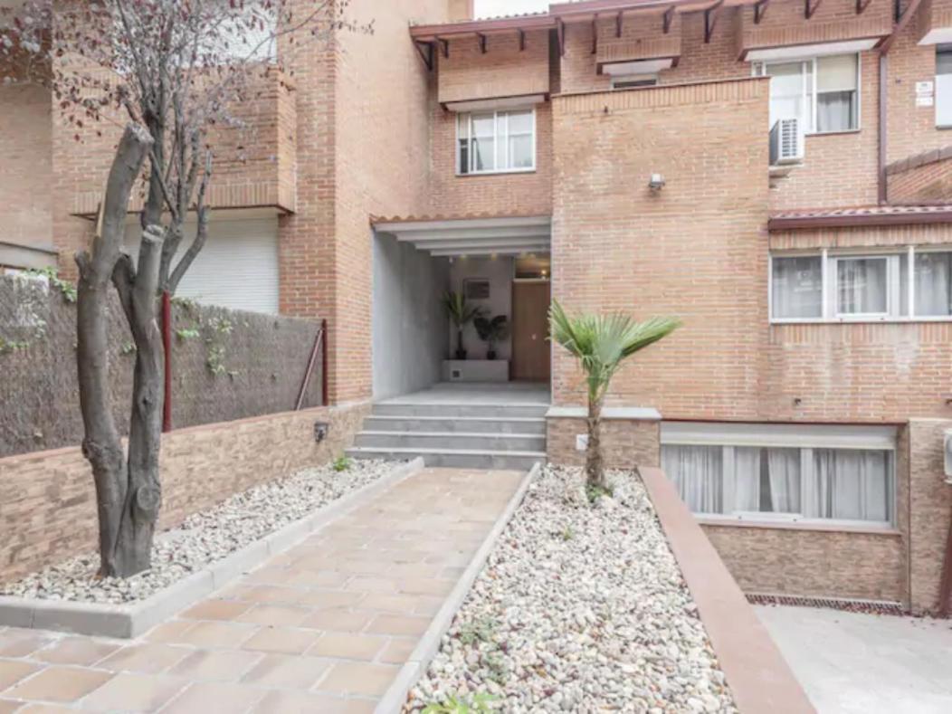 Chalet Alameda De Osuna Hotel Madrid Exterior photo